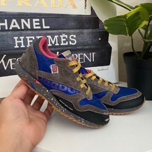 💙💛Reebok Classic alter the icons kids unisex  💙💛size 11